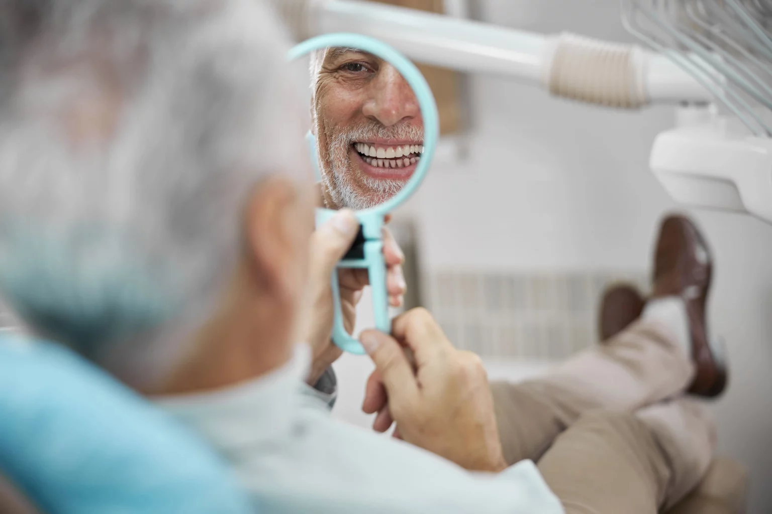 Implantes Dentales Para Personas Mayores en valencia Ventajas Y Cuidados amedent