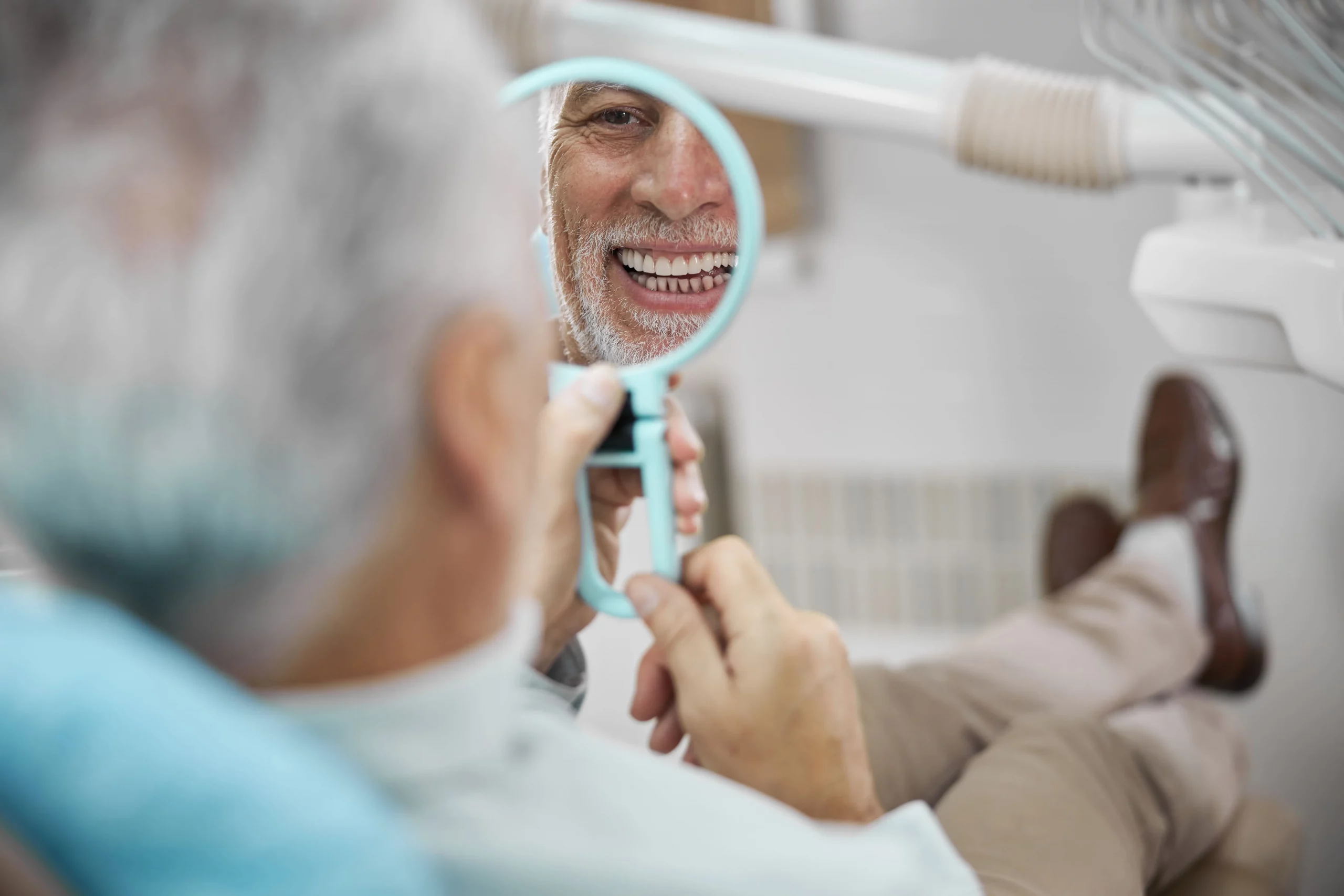 Implantes Dentales Para Personas Mayores en valencia Ventajas Y Cuidados amedent