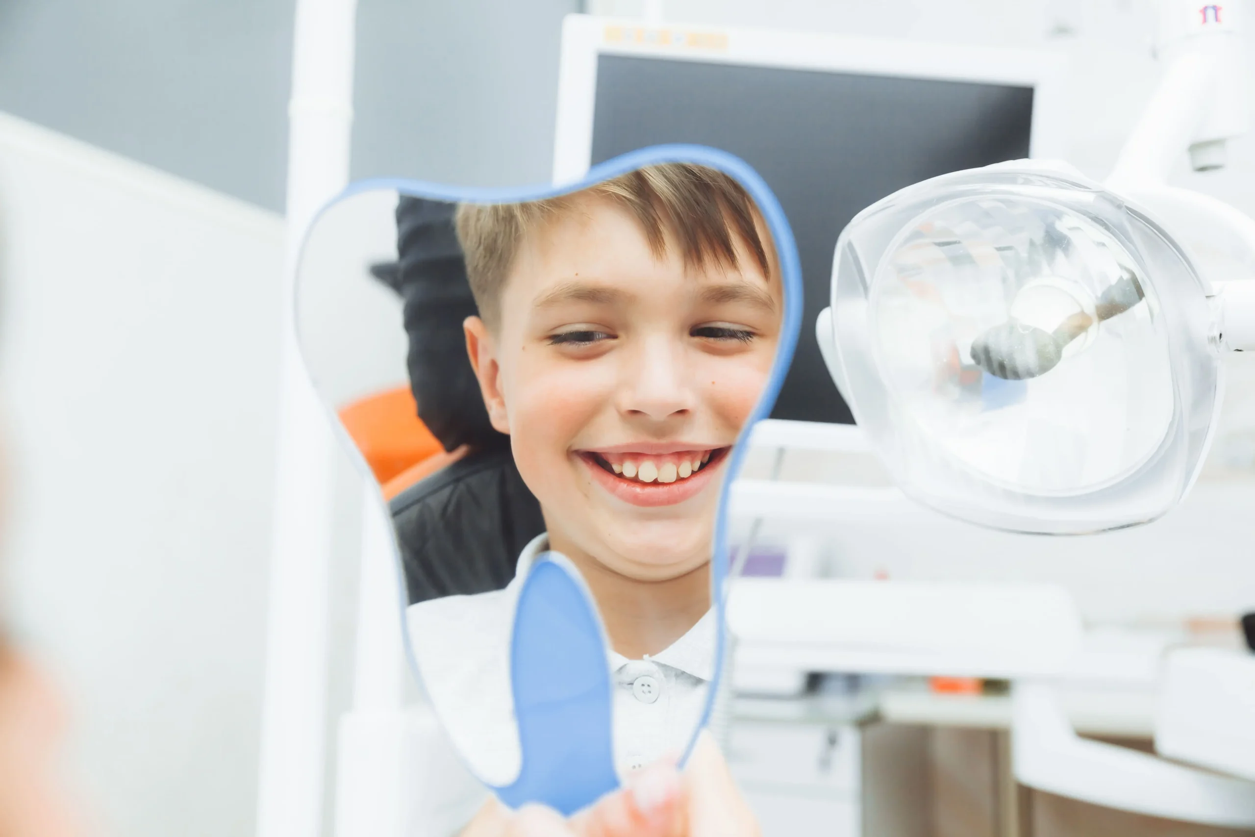 Primera visita al dentista infantil cómo prepararla y qué esperar en valencia amedent