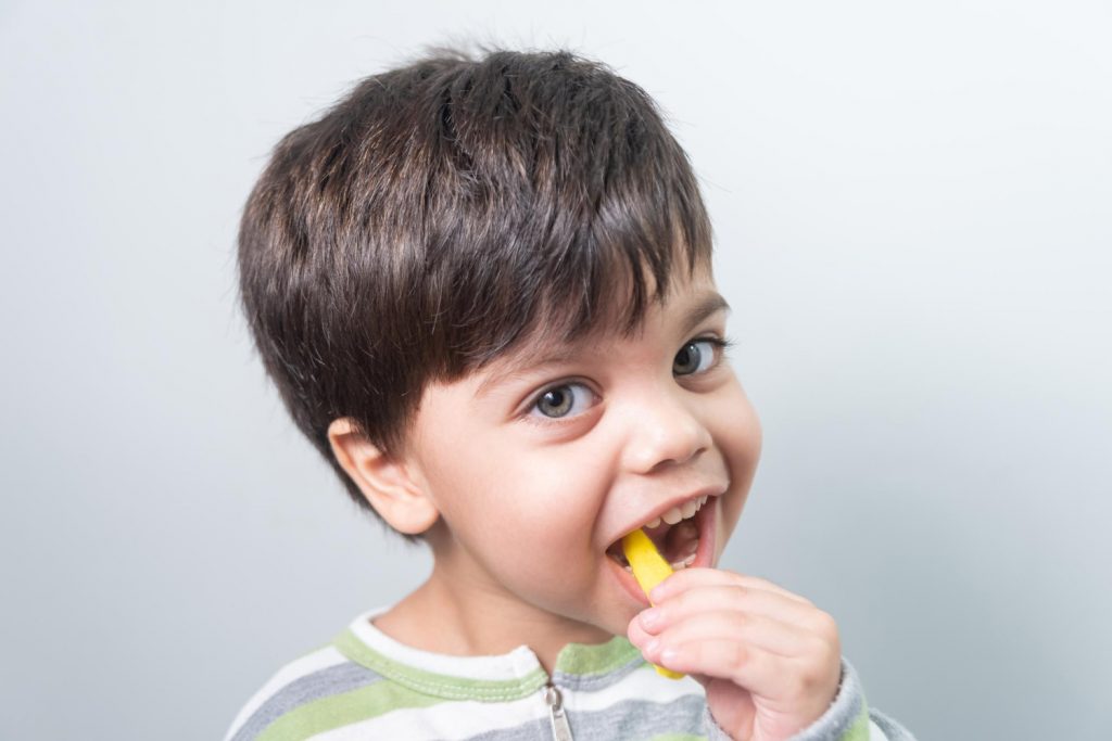 Amedent - Clínica Dental en Valencia|¿Sabías qué la forma en que tu hijo mastica puede afectar su salud oral, habla y aprendizaje?