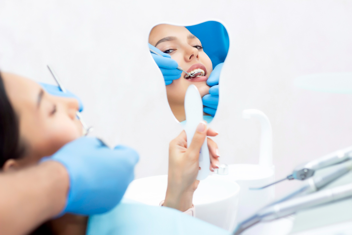 Amedent - Clínica Dental en Valencia|Una sonrisa saludable comienza con una buena higiene dental