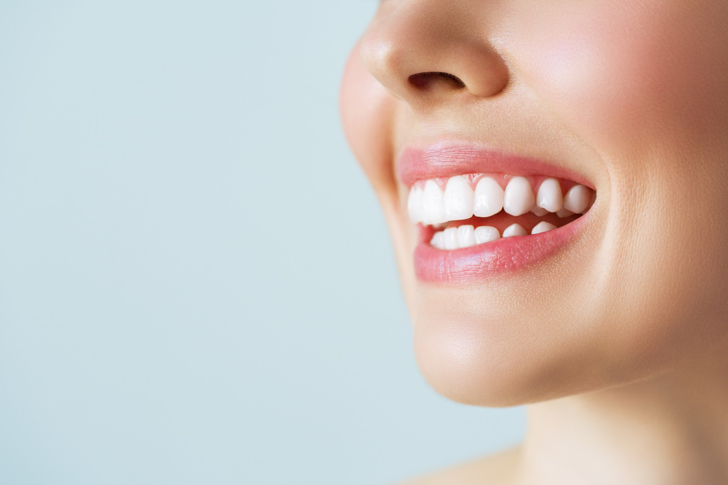 Amedent - Clínica Dental en Valencia|Disfruta de una sonrisa radiante este verano con Amedent: Blanqueamiento dental